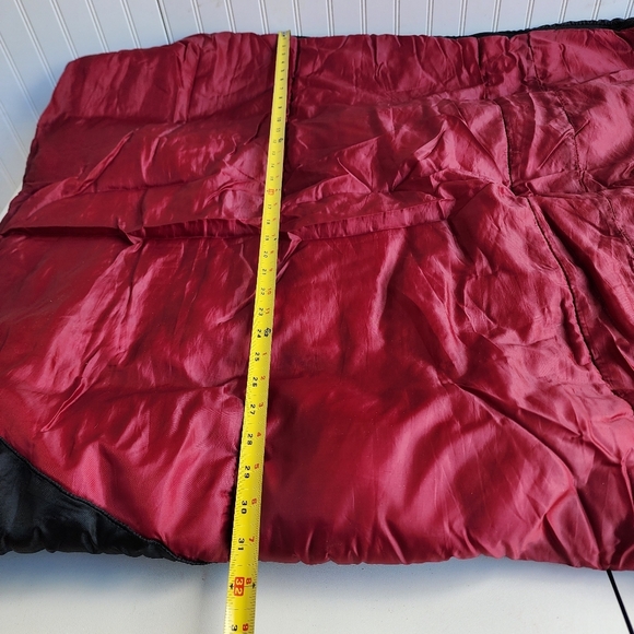 EDDIE BAUER Rectangle One Person Sleeping Bag 32" x 84"- Red and Black - Picture 2 of 9